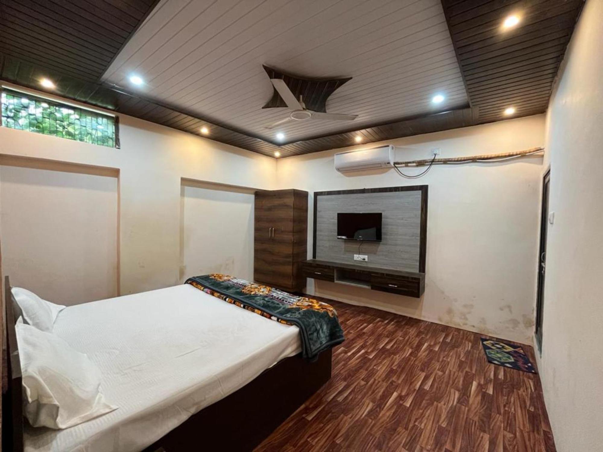 Homestay Goroomgo Paradise - Parking & Restaurant Available - Perfect Location And Comfortable