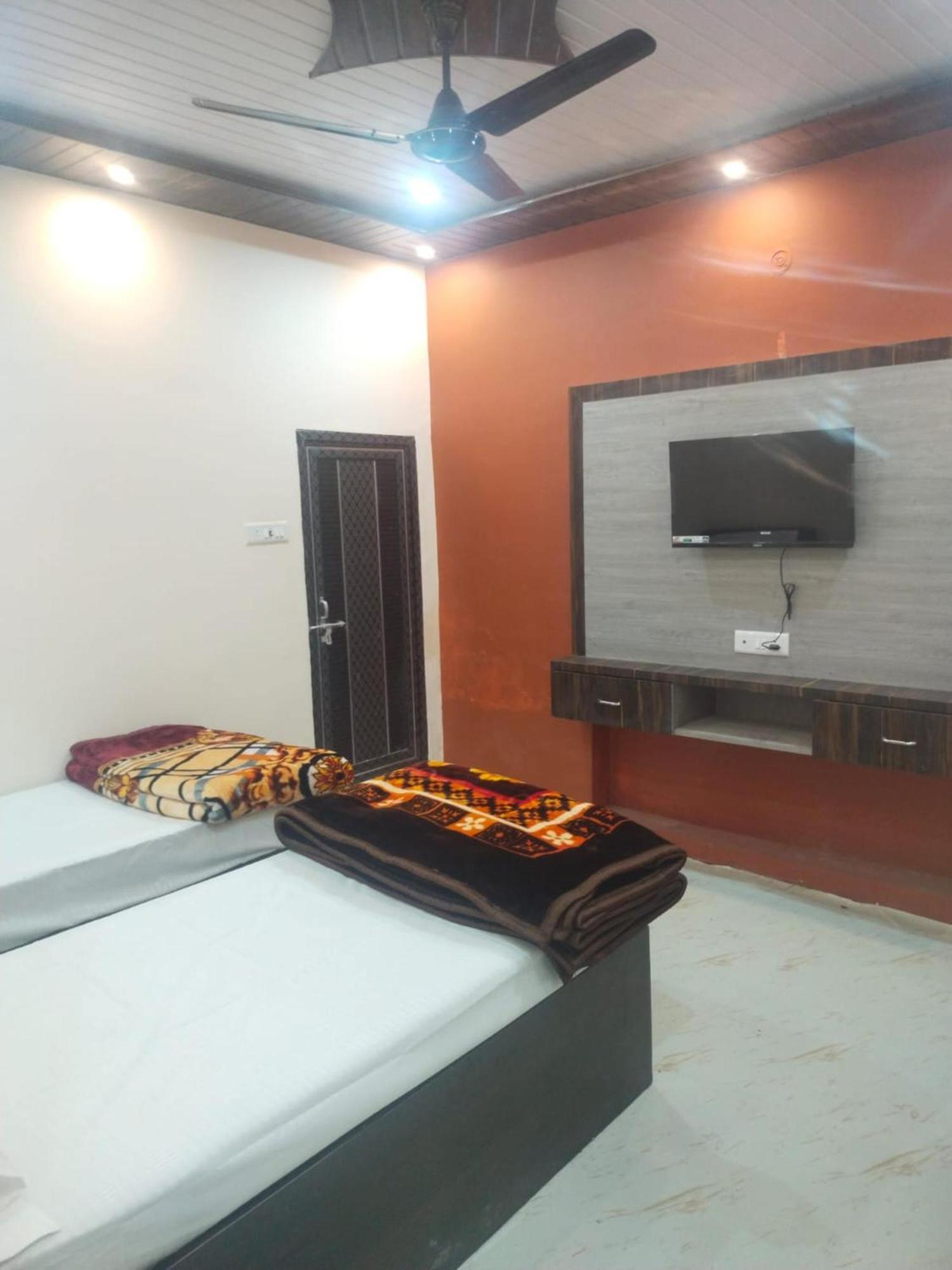 Homestay Goroomgo Paradise - Parking & Restaurant Available - Perfect Location And Comfortable