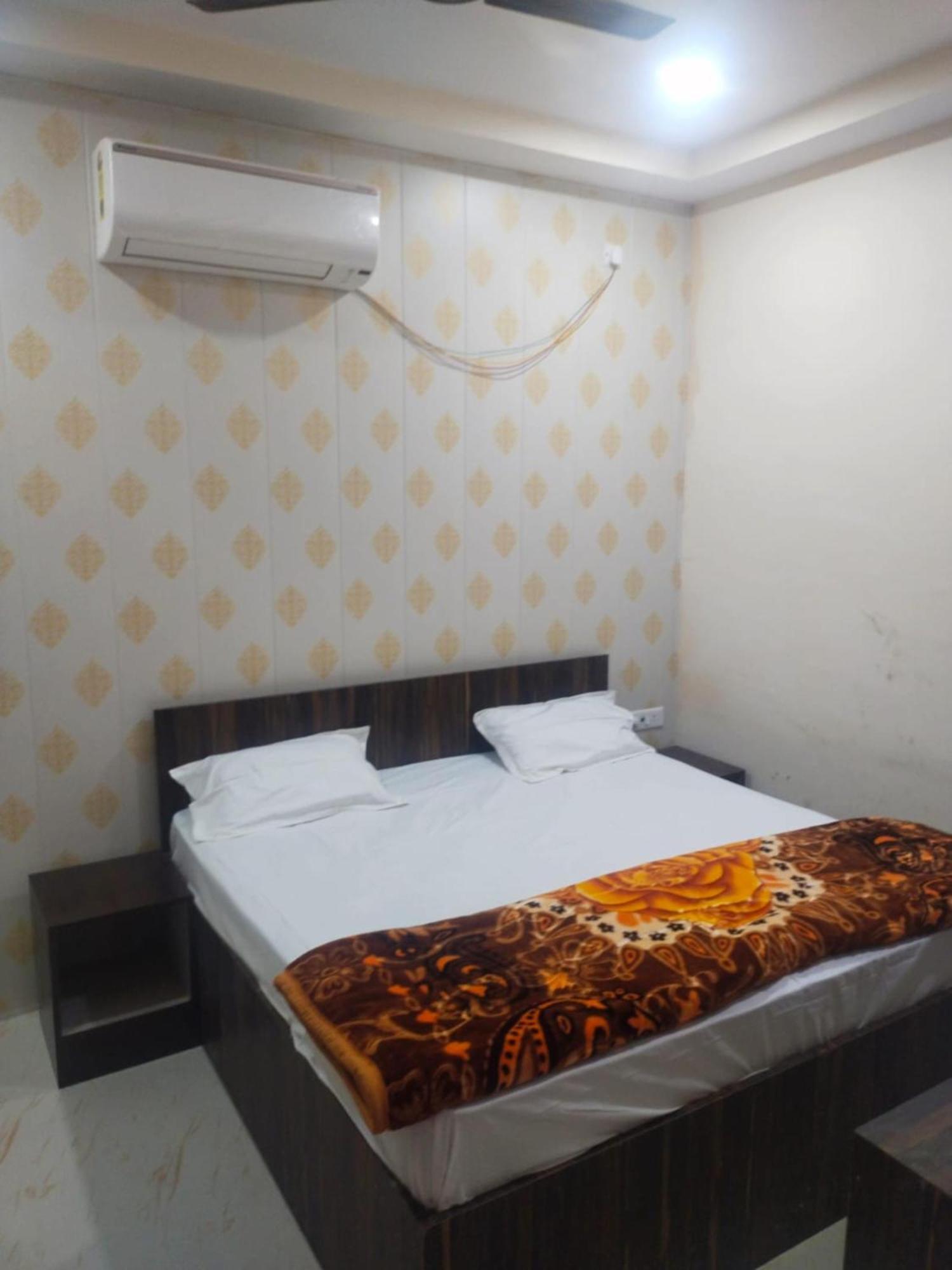 Goroomgo Paradise - Parking & Restaurant Available - Perfect Location And Comfortable Homestay