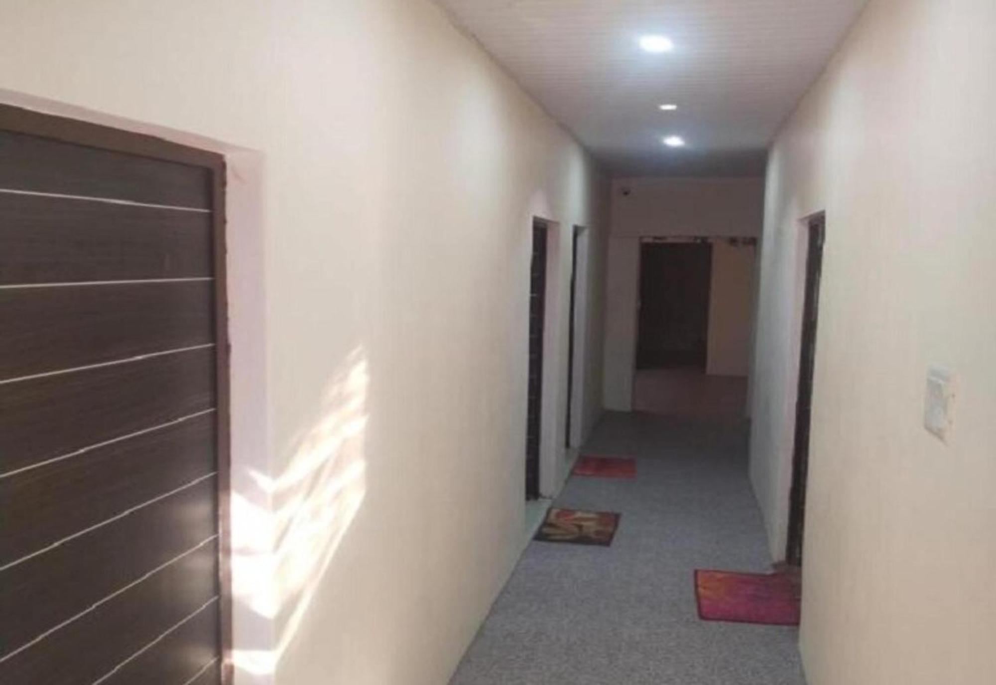 Goroomgo Paradise - Parking & Restaurant Available - Perfect Location And Comfortable Varanasi