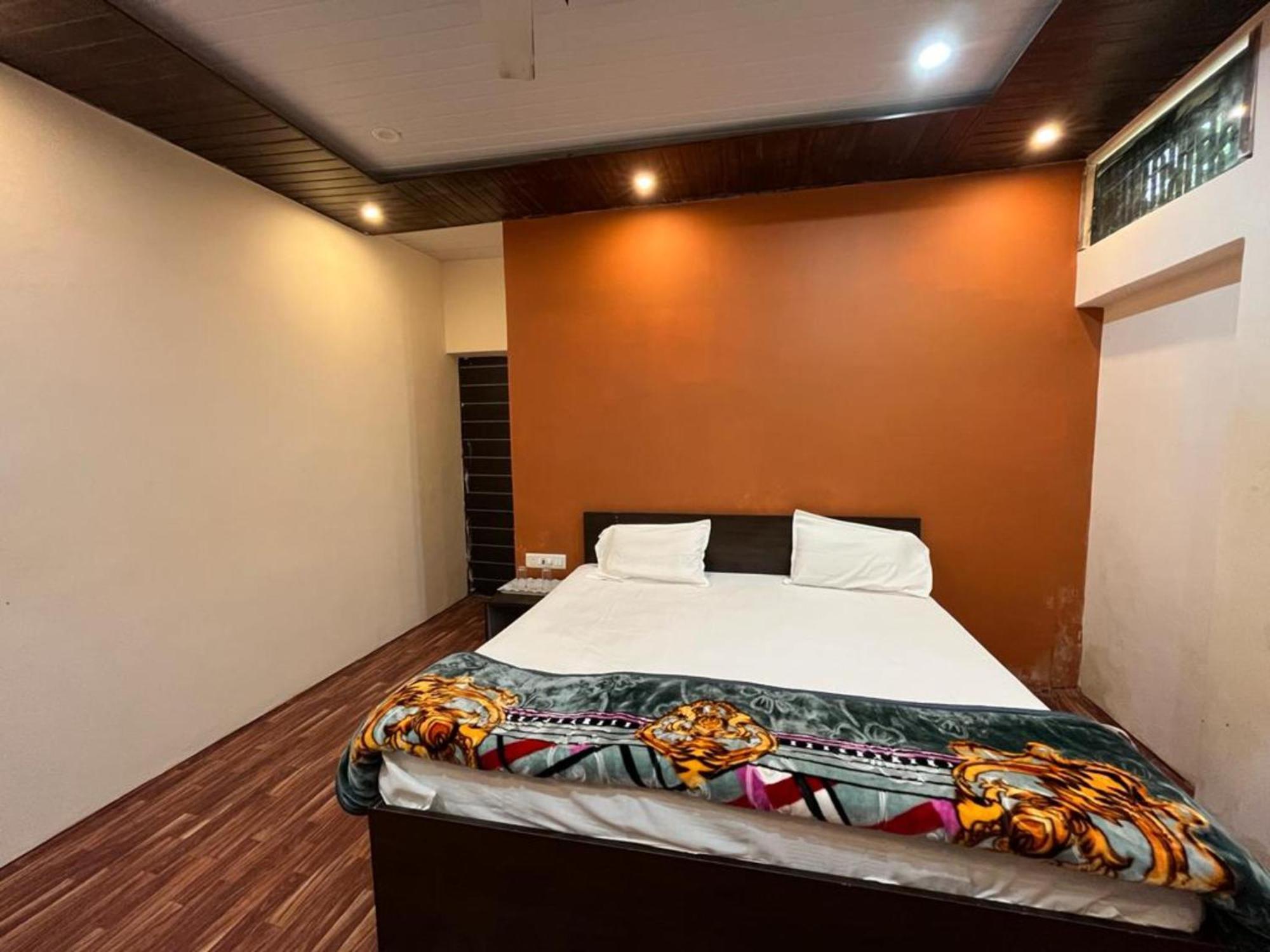 Goroomgo Paradise - Parking & Restaurant Available - Perfect Location And Comfortable