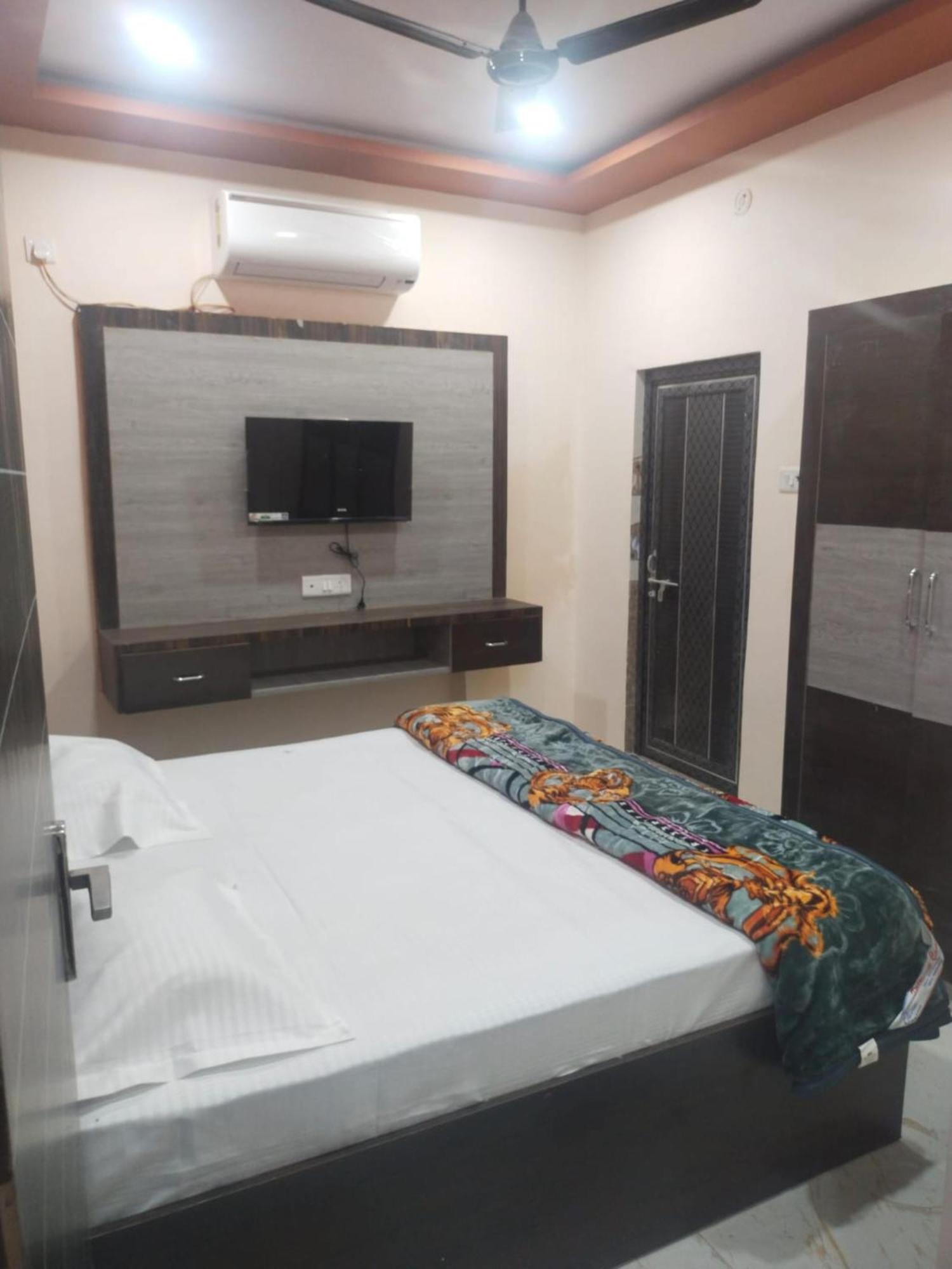 Homestay Goroomgo Paradise - Parking & Restaurant Available - Perfect Location And Comfortable
