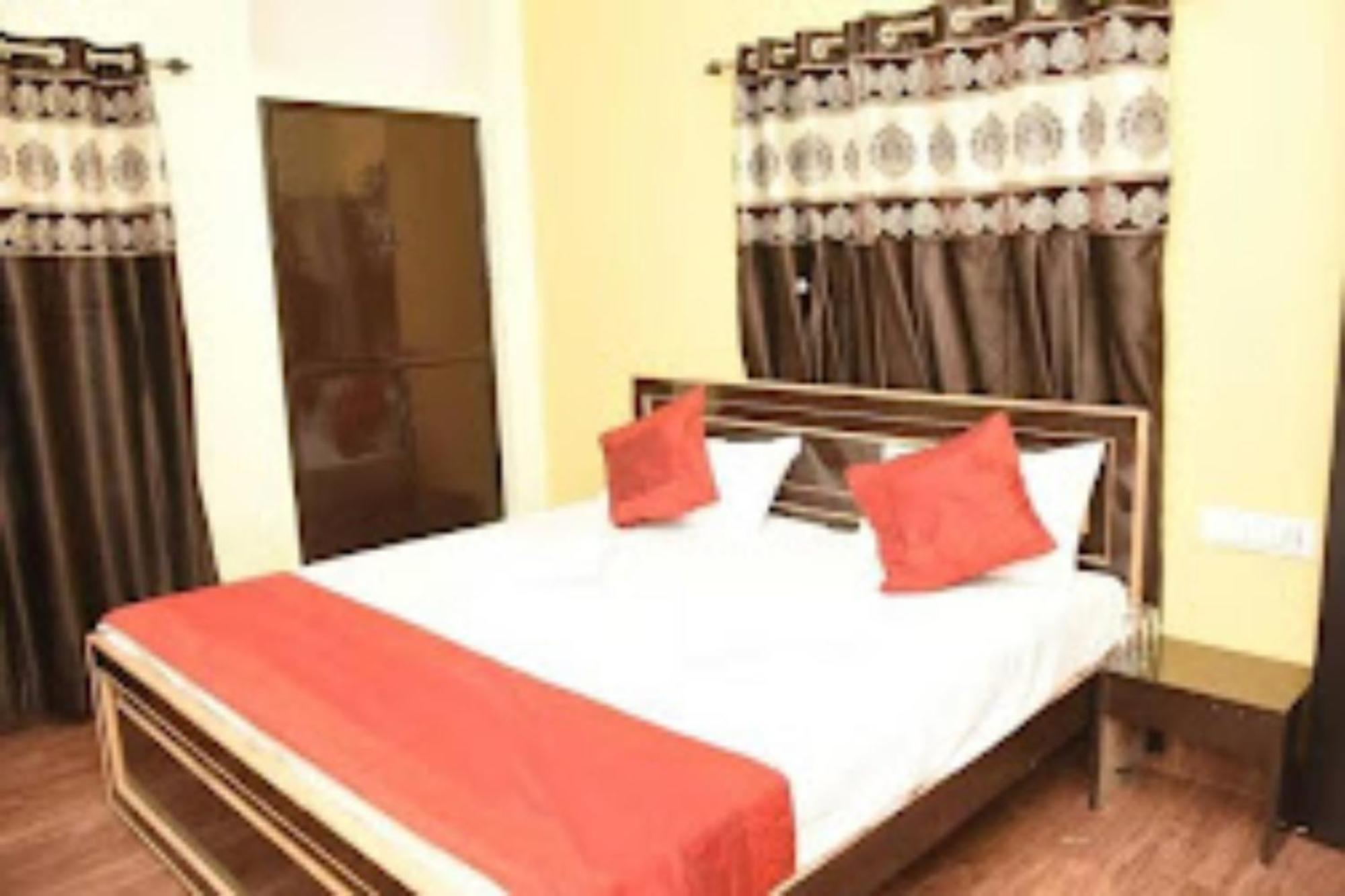 Goroomgo Paradise - Parking & Restaurant Available - Perfect Location And Comfortable Varanasi