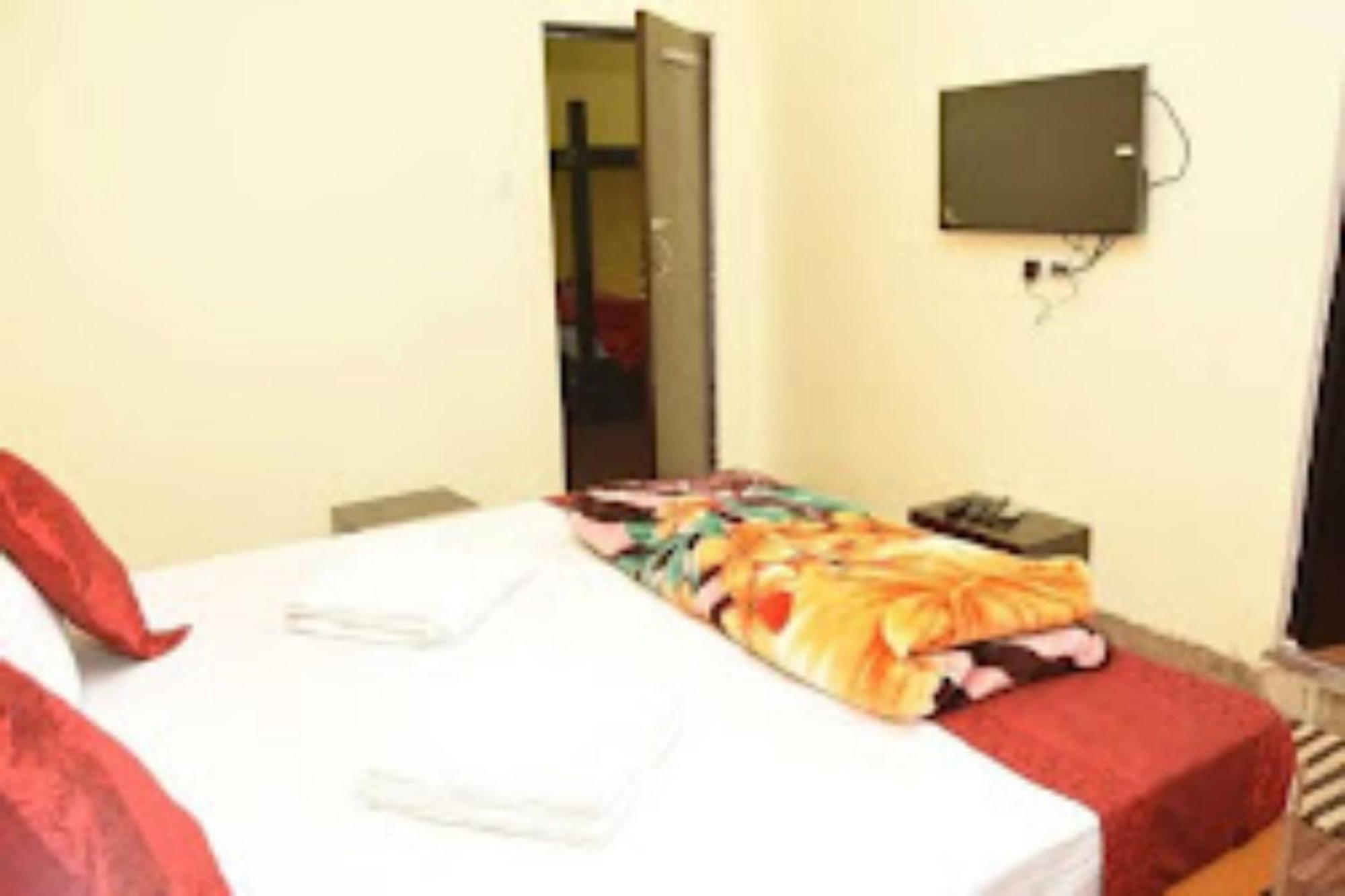 Goroomgo Paradise - Parking & Restaurant Available - Perfect Location And Comfortable * Varanasi