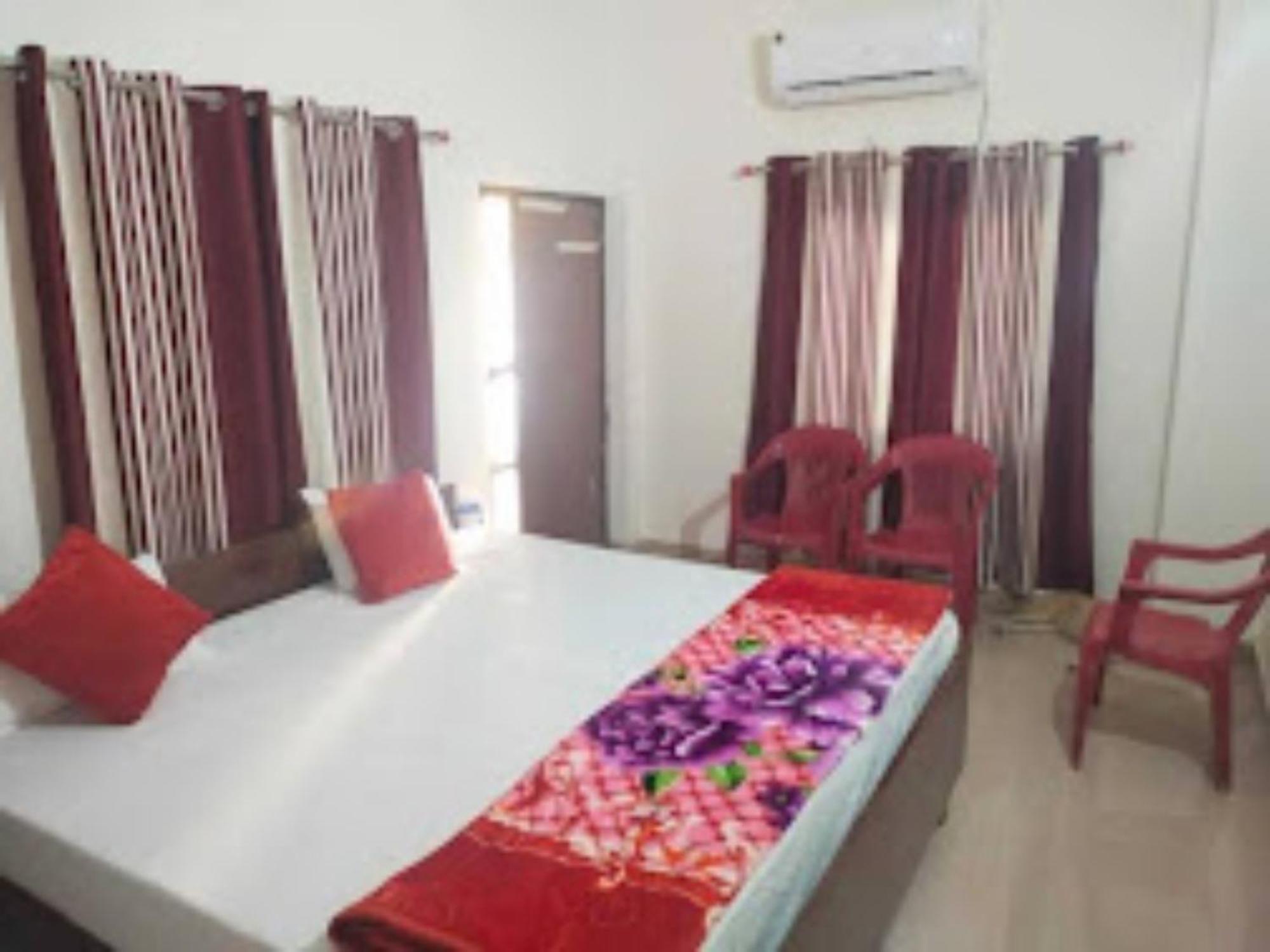 Goroomgo Paradise - Parking & Restaurant Available - Perfect Location And Comfortable Varanasi
