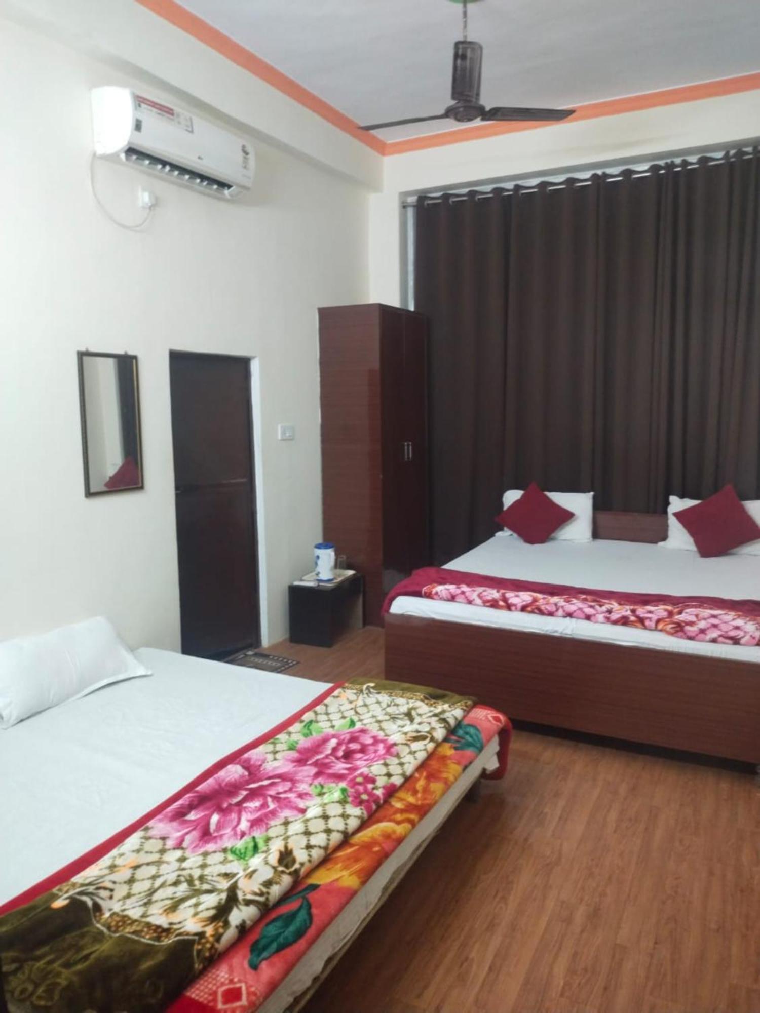 Goroomgo Paradise - Parking & Restaurant Available - Perfect Location And Comfortable