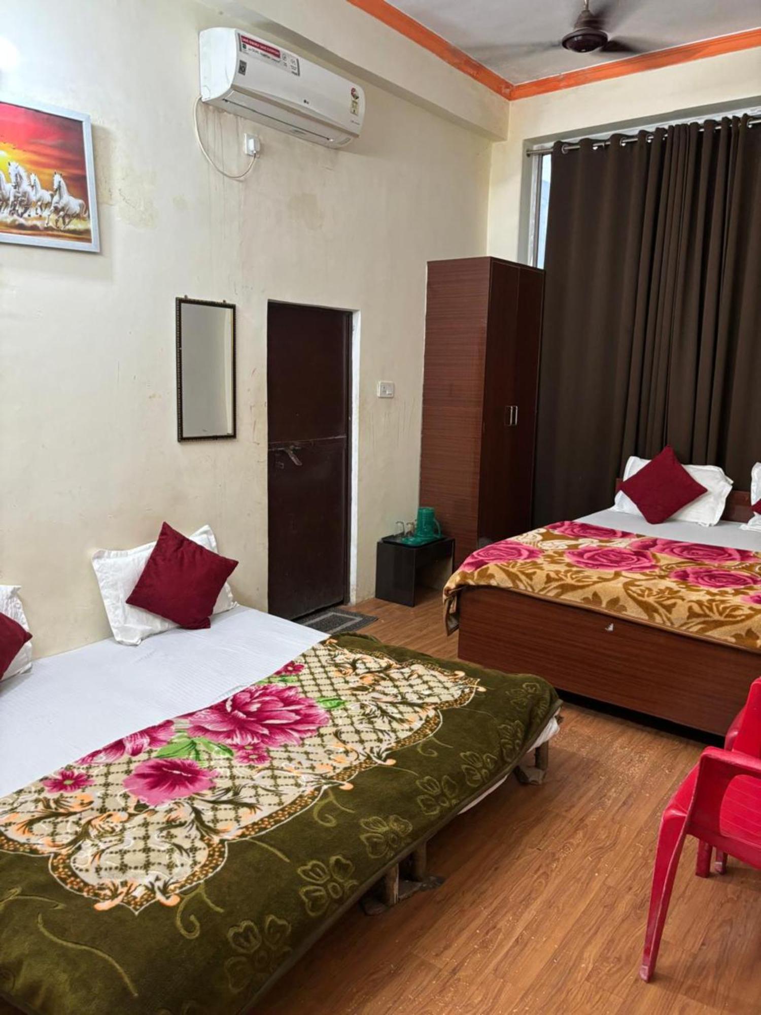 Homestay Goroomgo Paradise - Parking & Restaurant Available - Perfect Location And Comfortable Varanasi