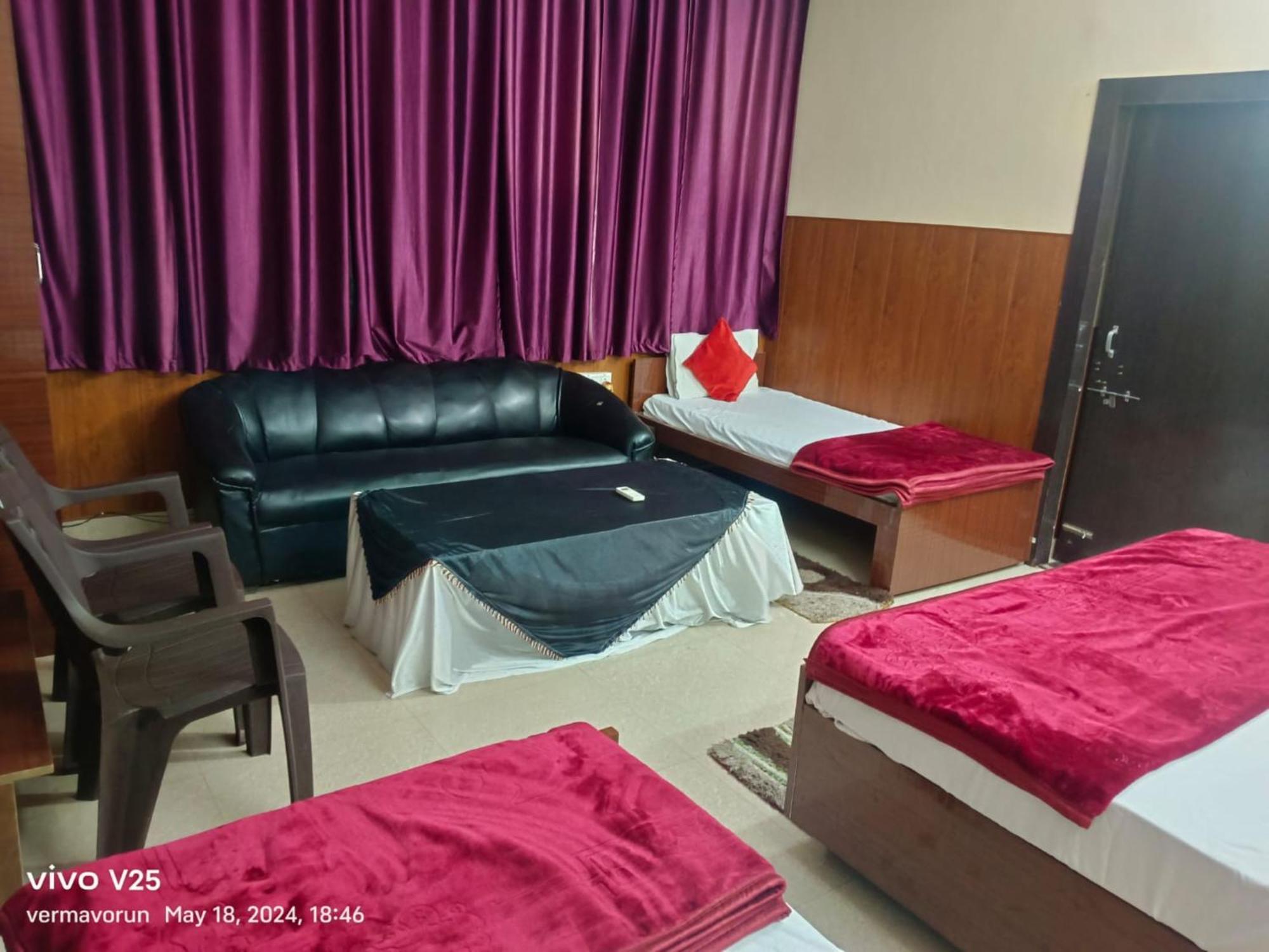Goroomgo Paradise - Parking & Restaurant Available - Perfect Location And Comfortable * Varanasi