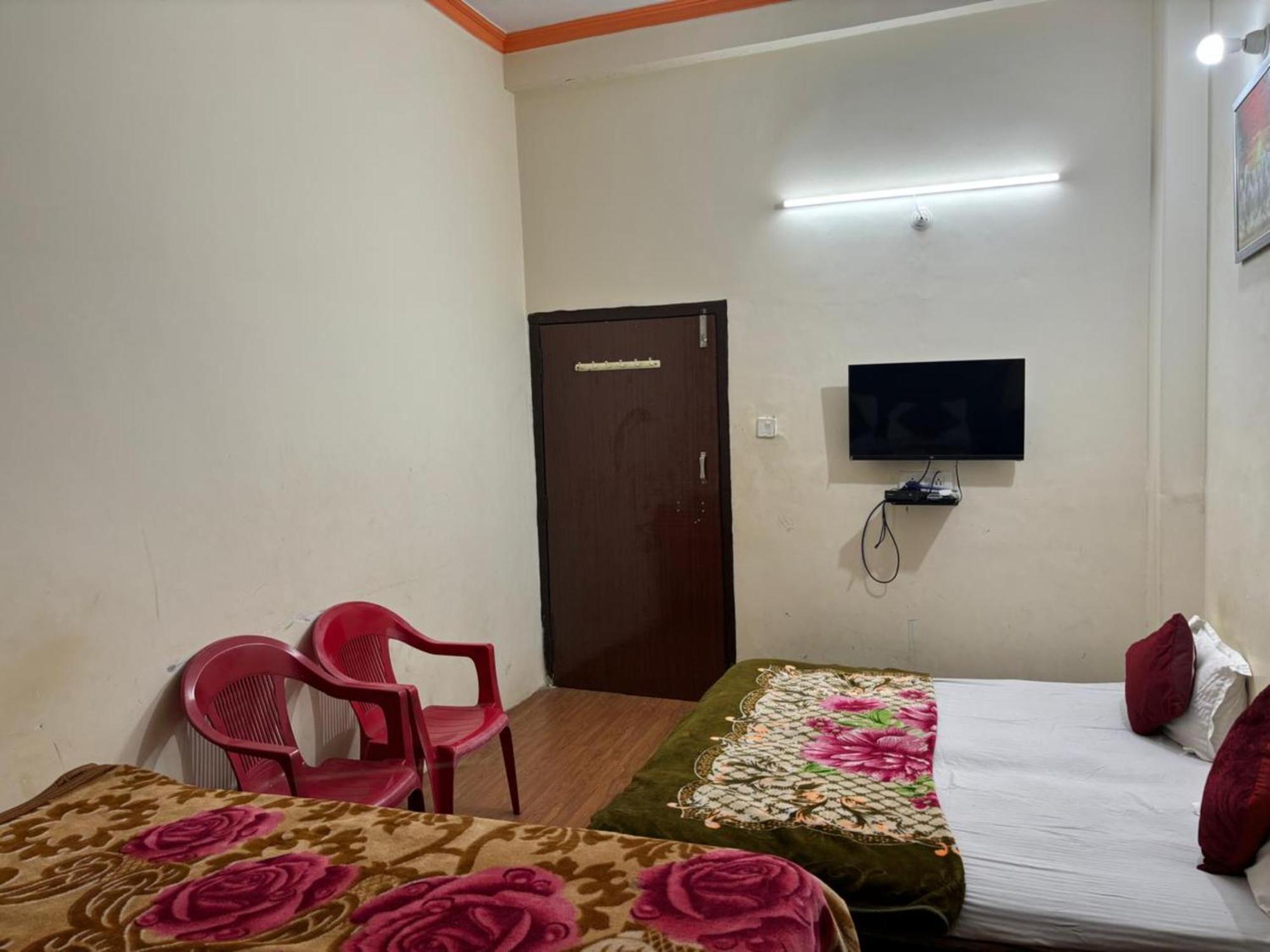 Homestay Goroomgo Paradise - Parking & Restaurant Available - Perfect Location And Comfortable *
