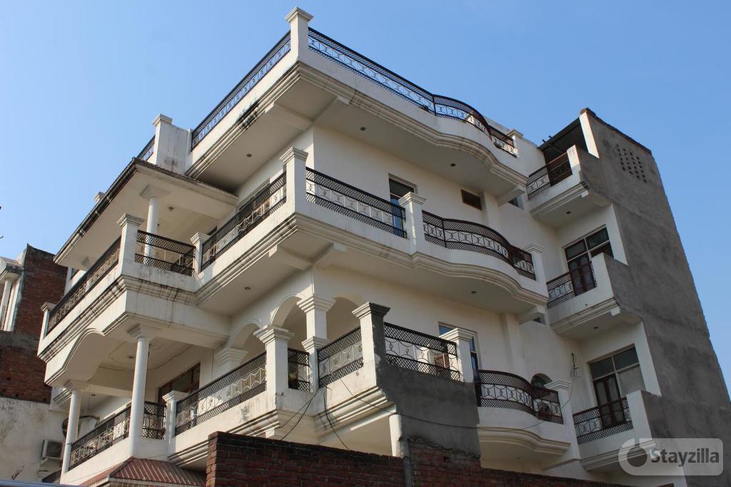 Goroomgo Paradise - Parking & Restaurant Available - Perfect Location And Comfortable Homestay *